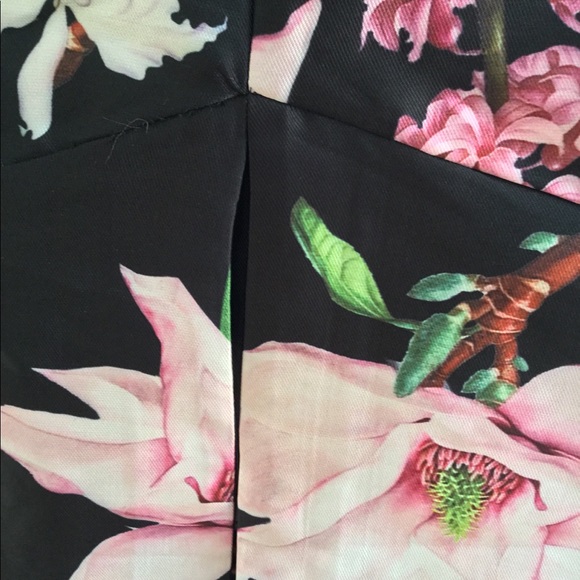 Sleeveless floral blouse - Picture 4 of 8